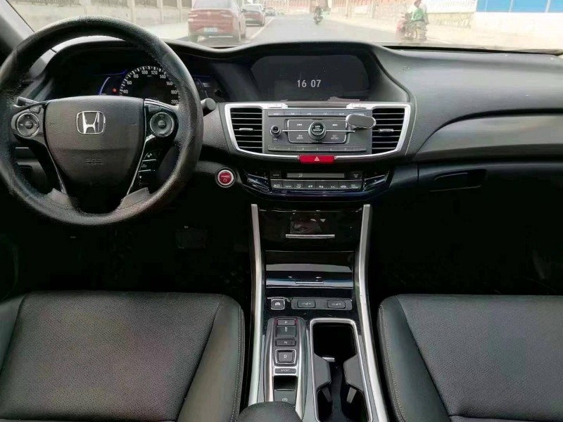 衡阳18年本田雅阁4