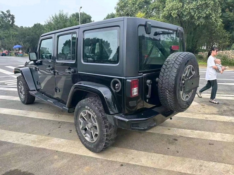 嘉兴17年Jeep牧马人3