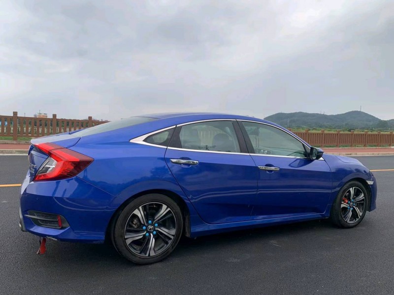 珠海17年本田思域7