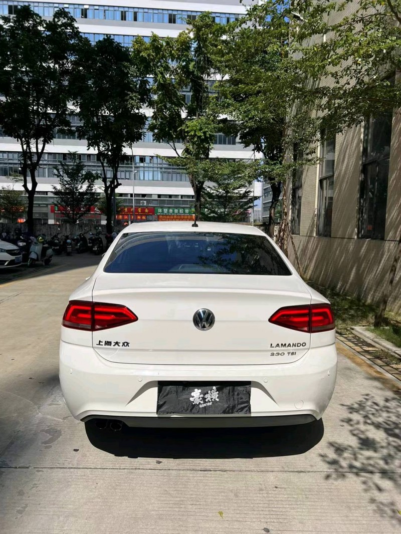 珠海15年大众凌渡7