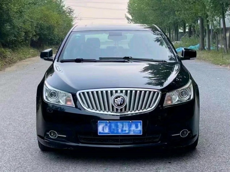 青岛12年别克君越1