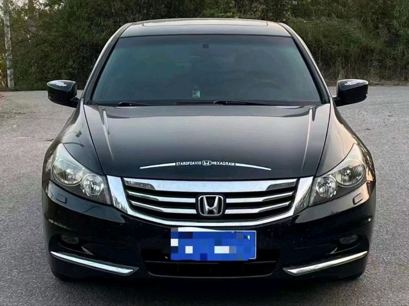 青岛13年本田雅阁1