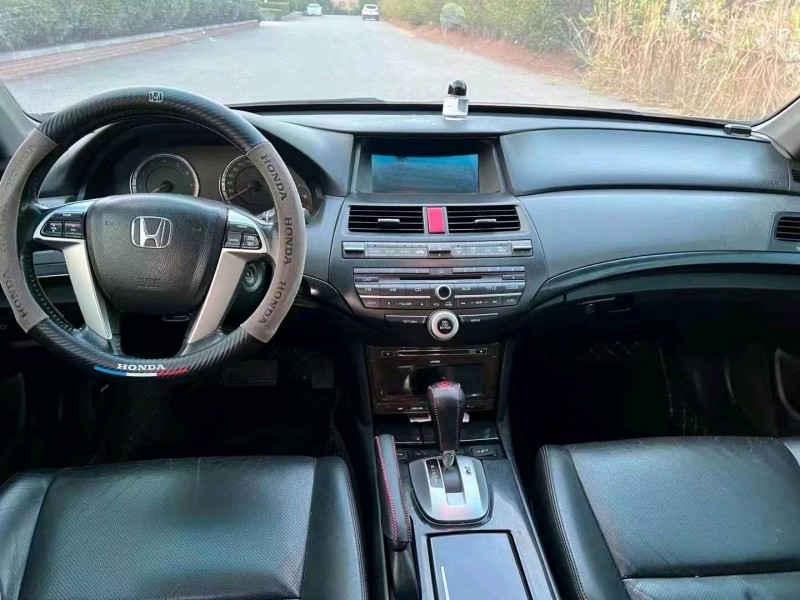 青岛13年本田雅阁4