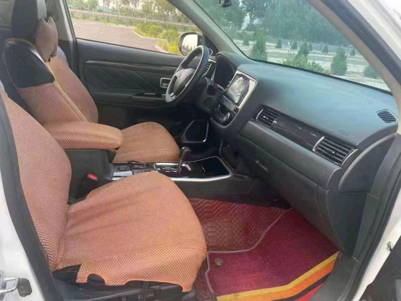 邯郸20年三菱欧蓝德3