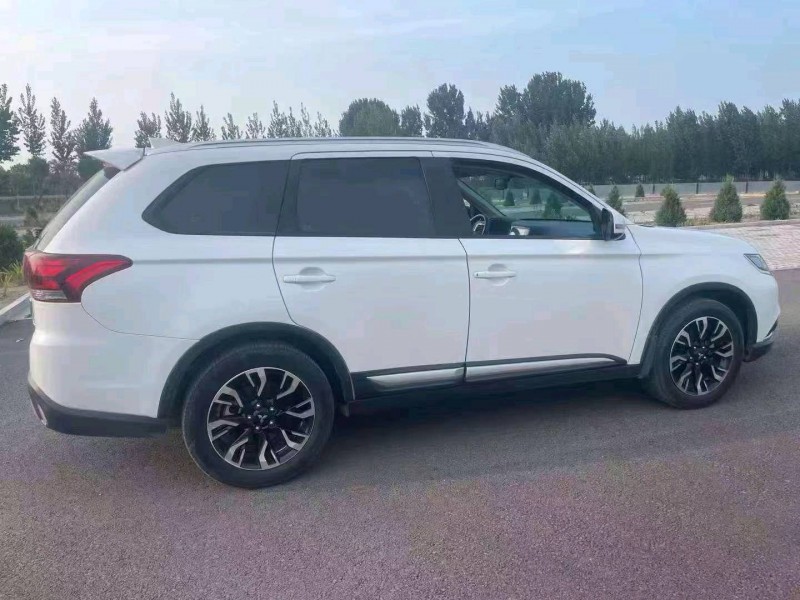 邯郸20年三菱欧蓝德7