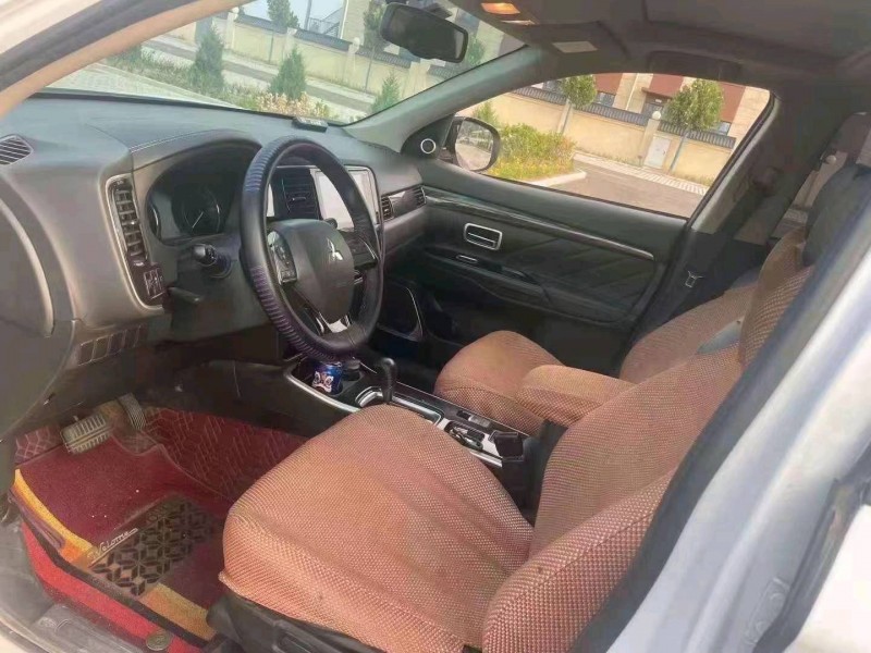 邯郸20年三菱欧蓝德8