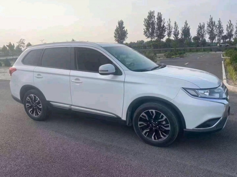 邯郸20年三菱欧蓝德9