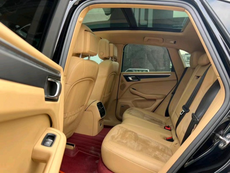 东莞17年保时捷Macan5