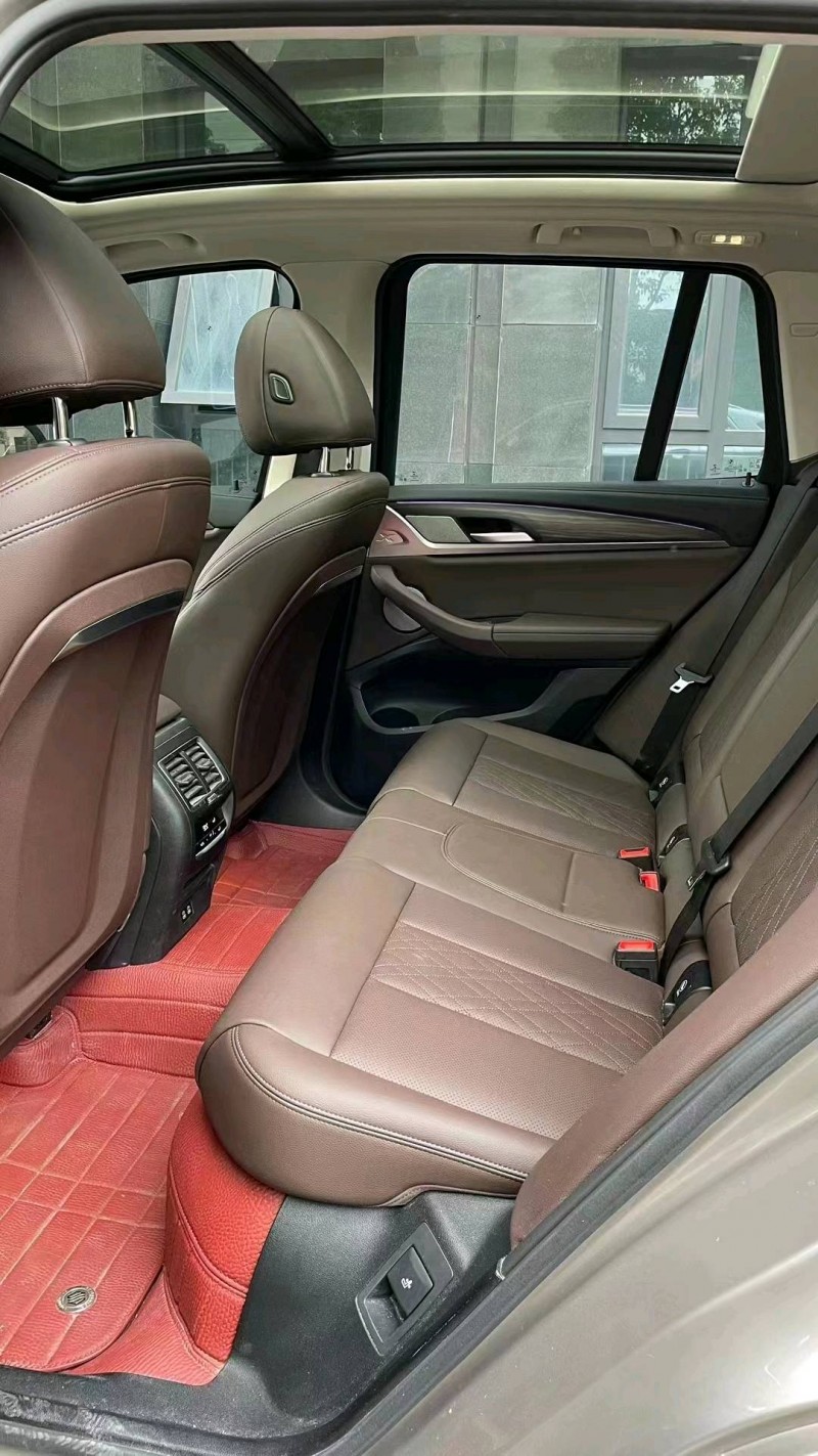 成都22年宝马X36