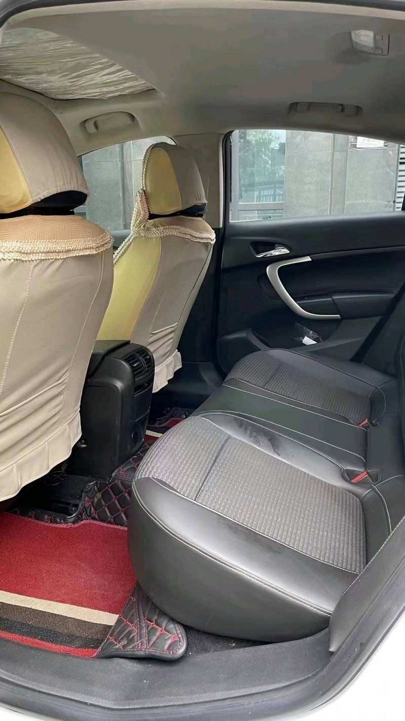 成都16年别克君越7