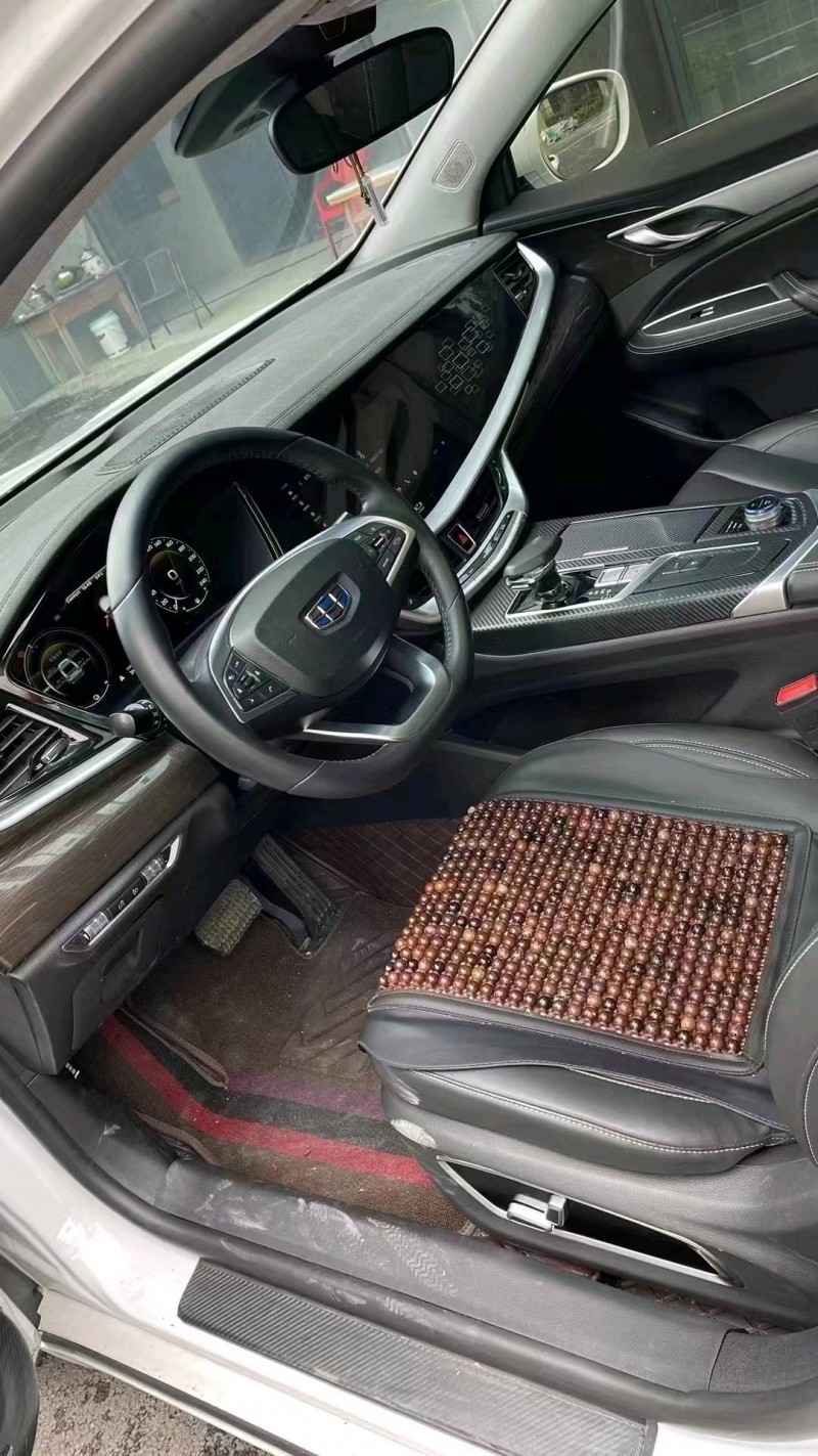 成都20年吉利博瑞5