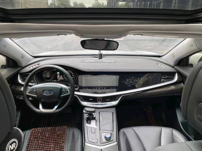 成都20年吉利博瑞8