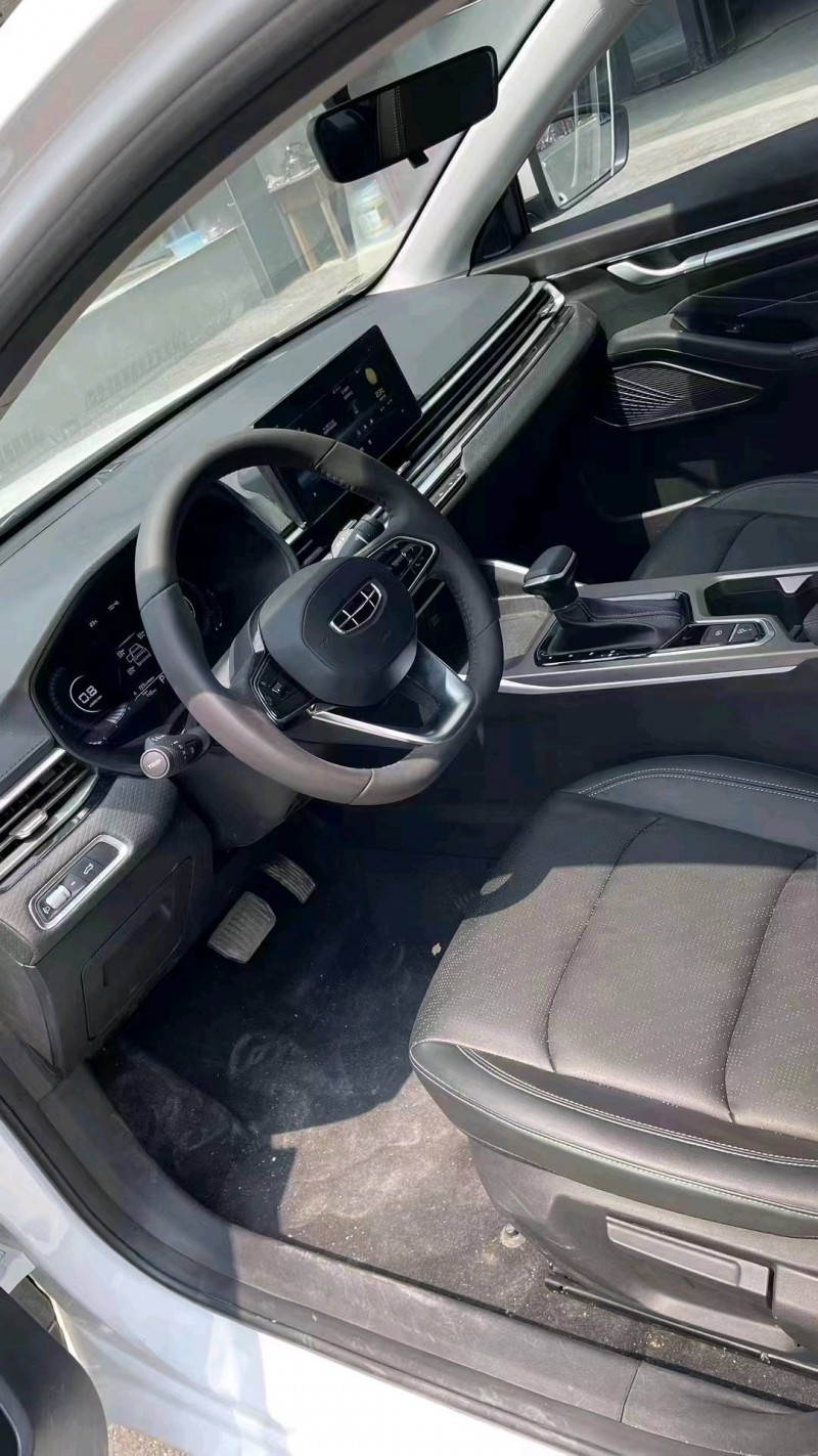 成都22年吉利帝豪4