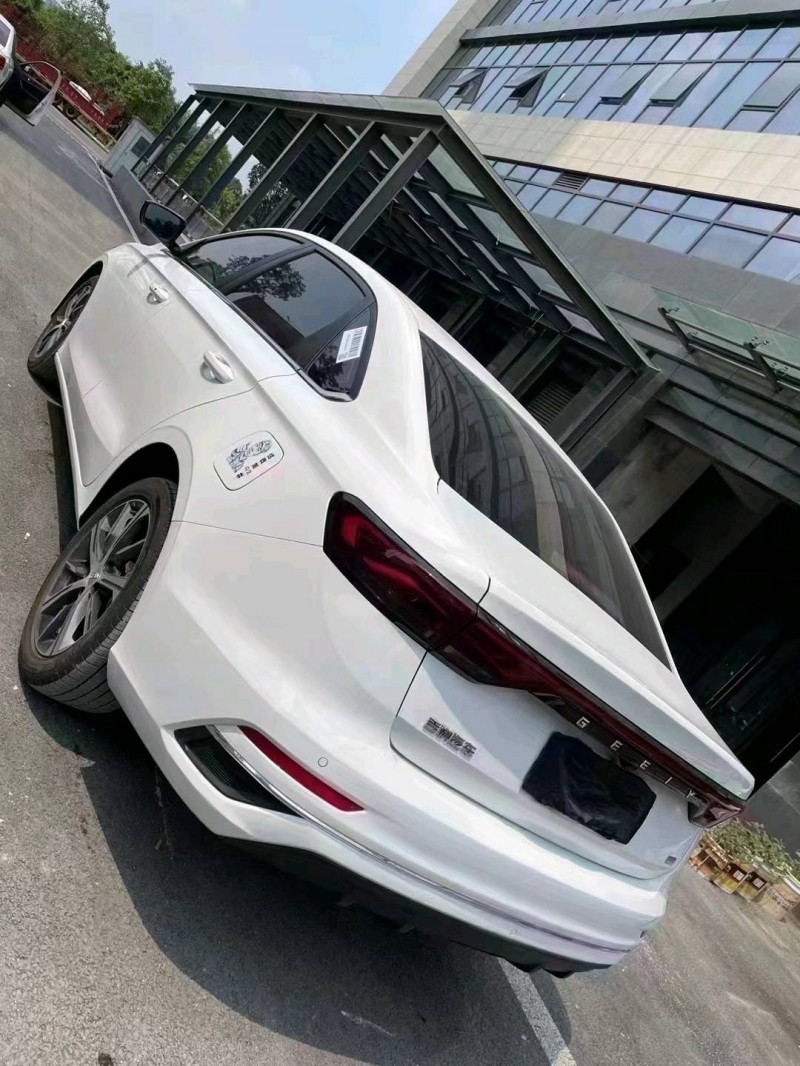 成都22年吉利帝豪5