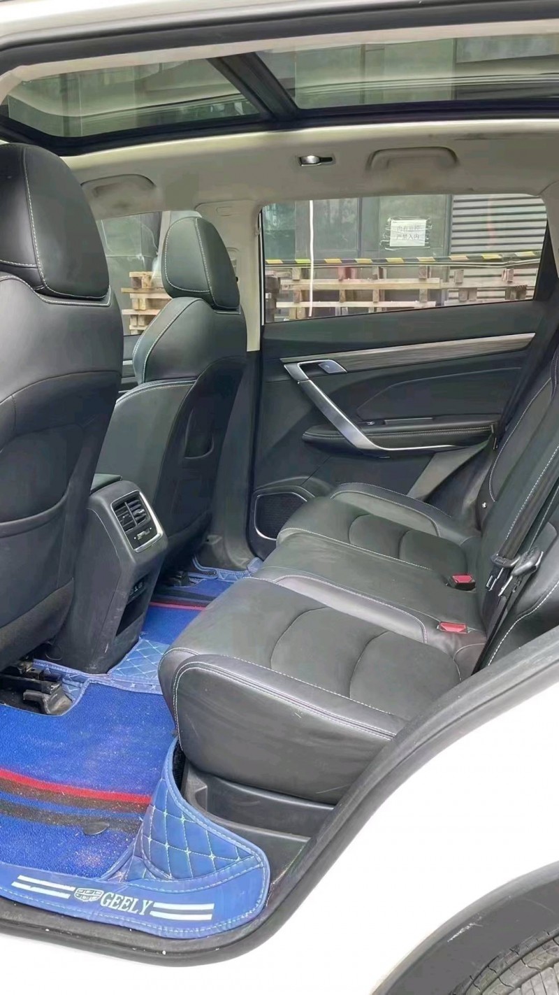 成都20年吉利博越7