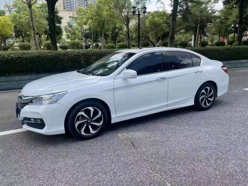 珠海17年本田雅阁3