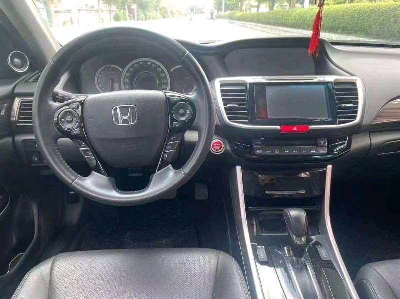 珠海17年本田雅阁4