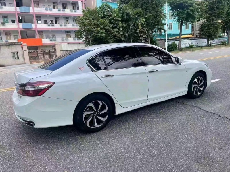 珠海17年本田雅阁5