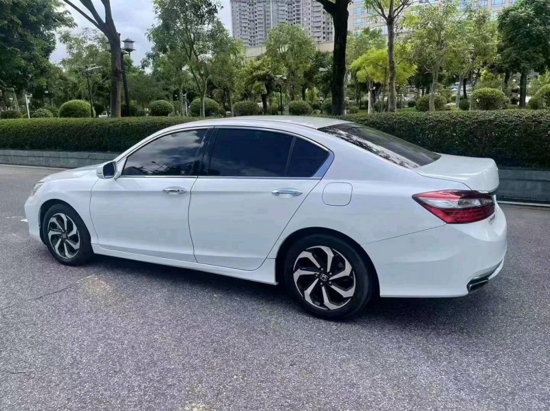 珠海17年本田雅阁6