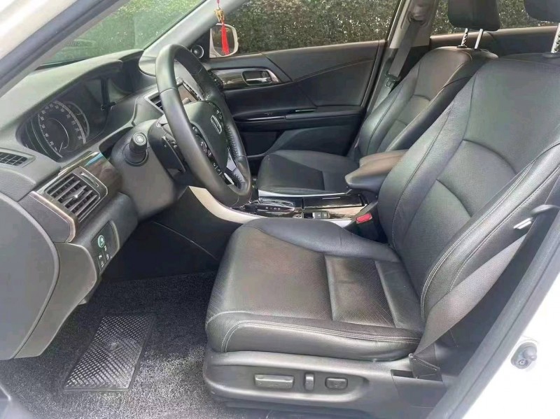 珠海17年本田雅阁8