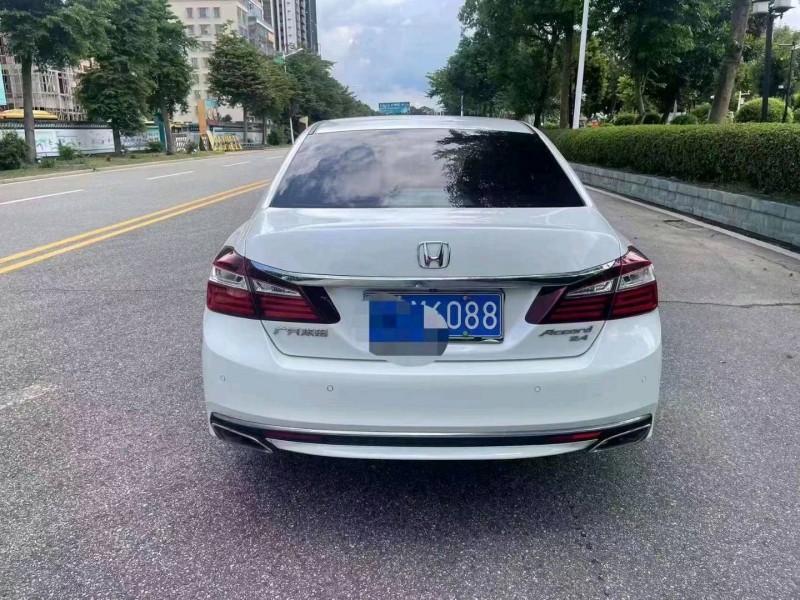 珠海17年本田雅阁9