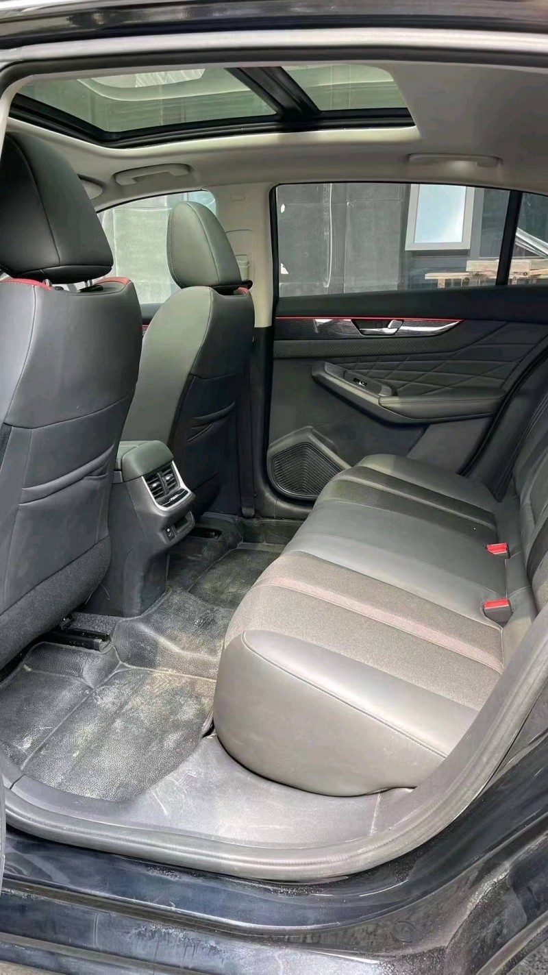 成都22年东风奕炫8