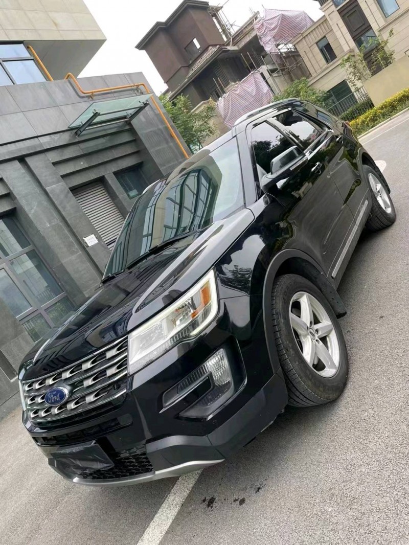 成都16年福特探险者2