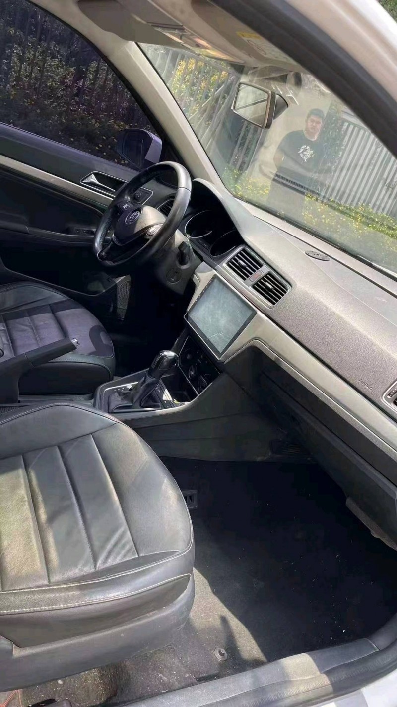 成都18年大众朗逸8