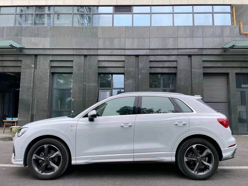 成都22年奥迪Q32