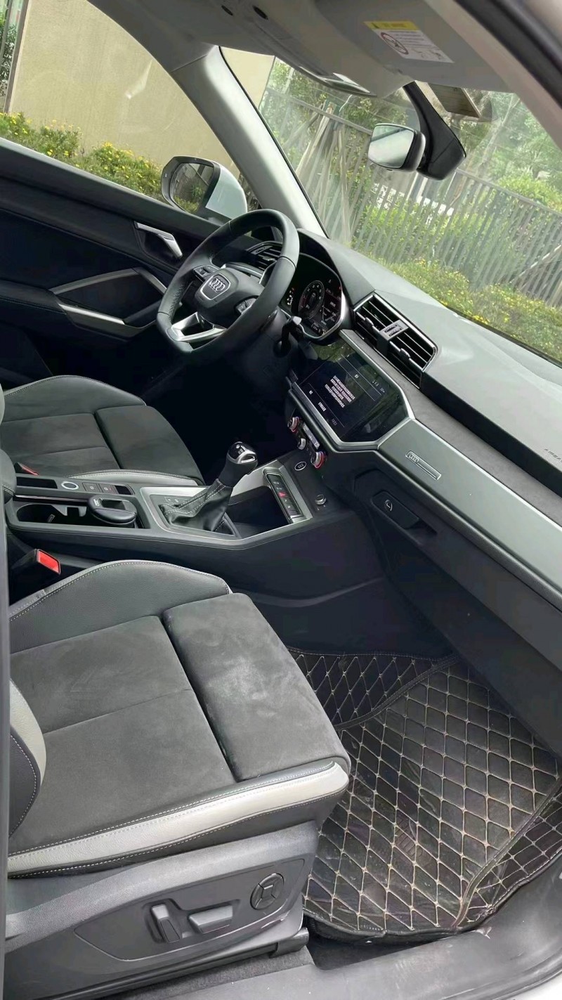 成都22年奥迪Q38