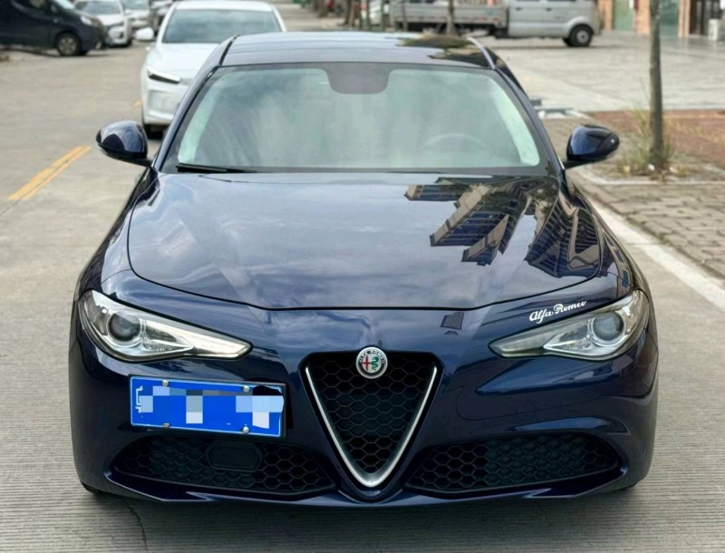 珠海19年阿尔法·罗密欧Giulia1
