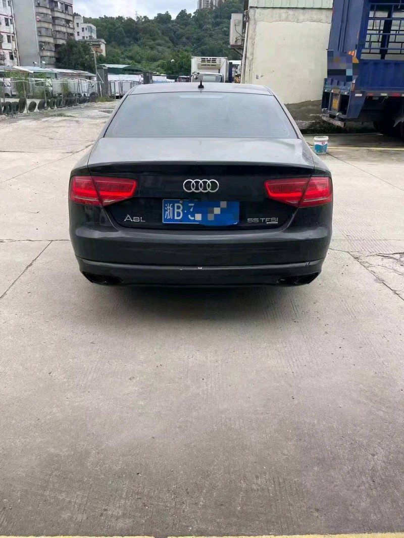 嘉兴11年奥迪A8L3