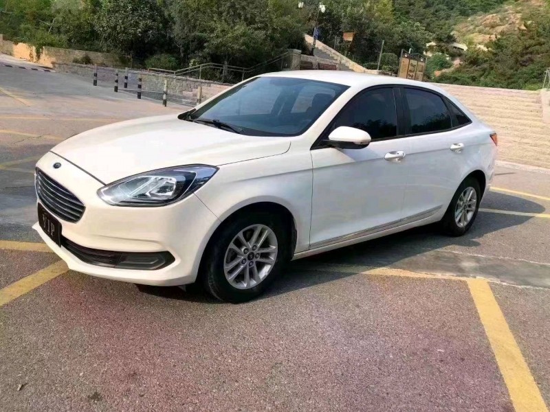 枣庄19年福特福睿斯3