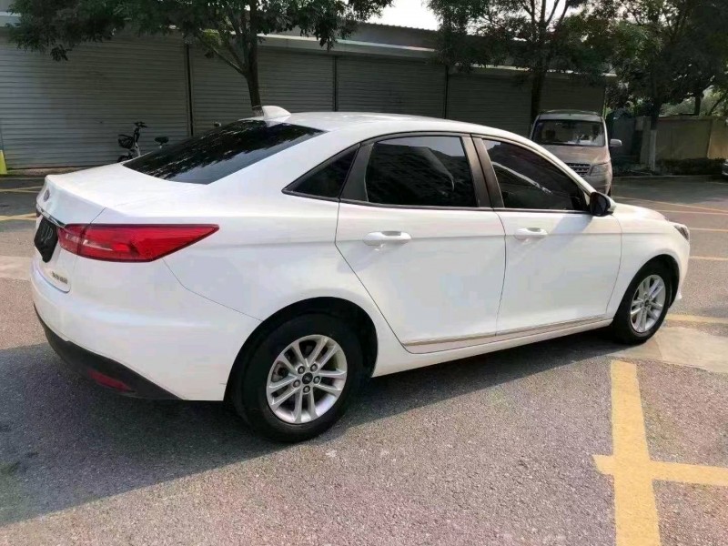 枣庄19年福特福睿斯4