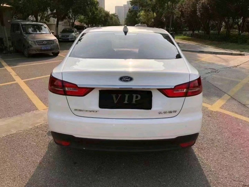 枣庄19年福特福睿斯9