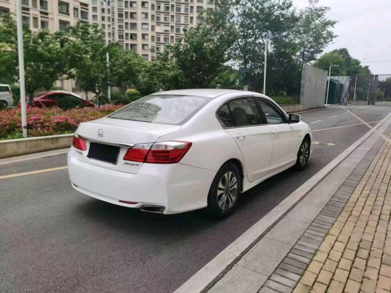 常州15年本田雅阁9