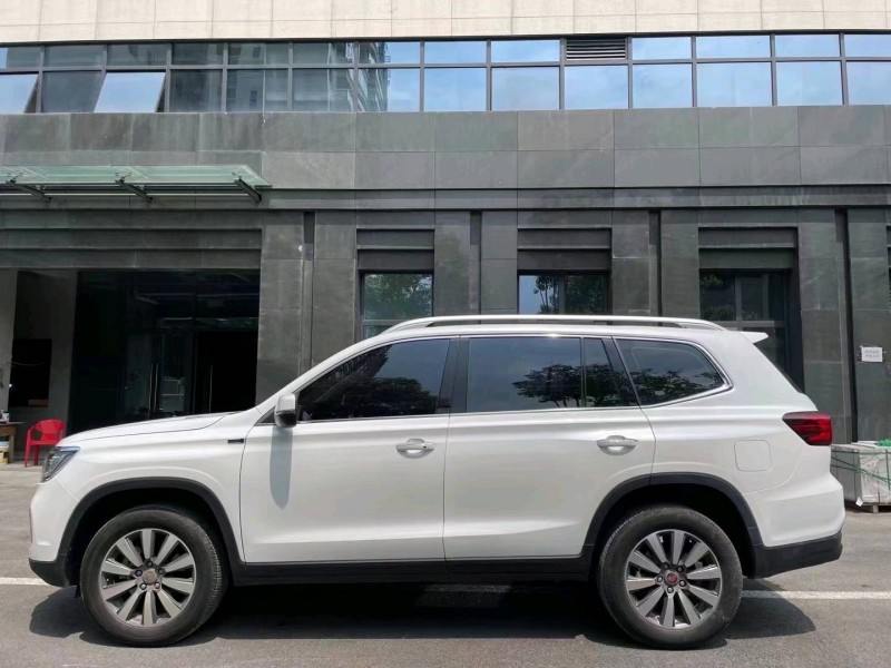 成都22年荣威RX82