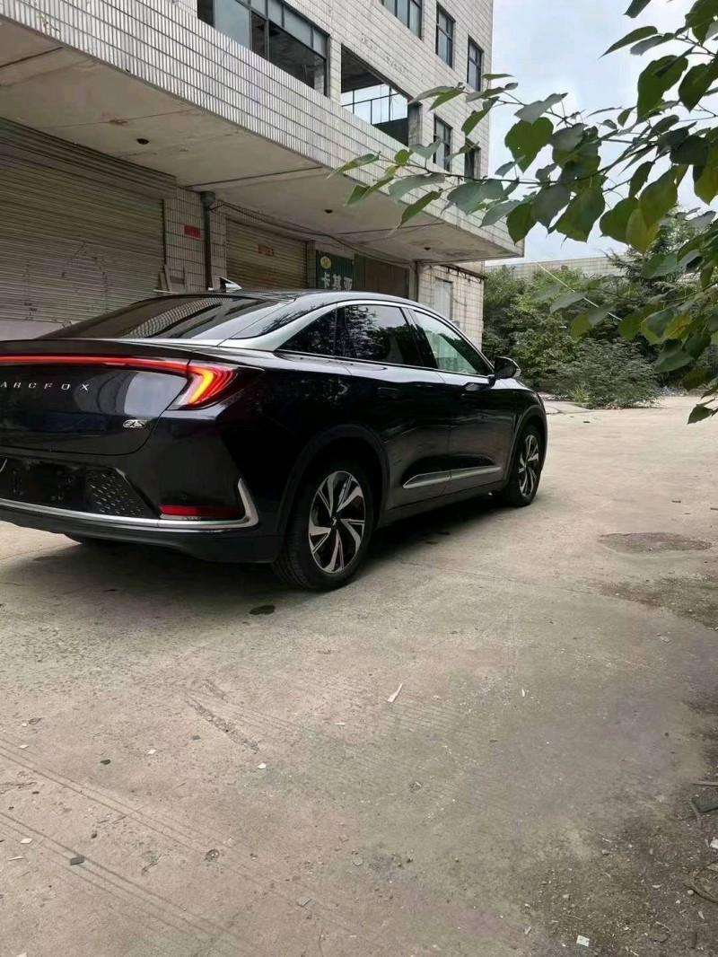 邯郸23年极狐汽车阿尔法8