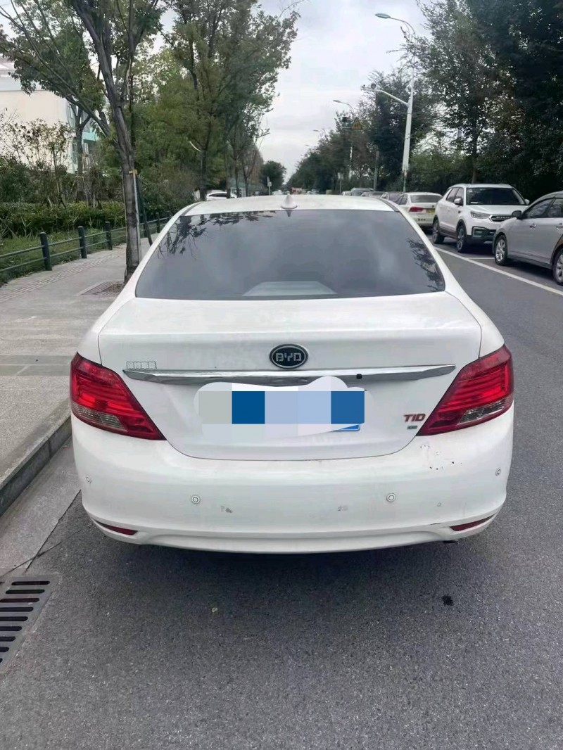 嘉兴14年比亚迪速锐4