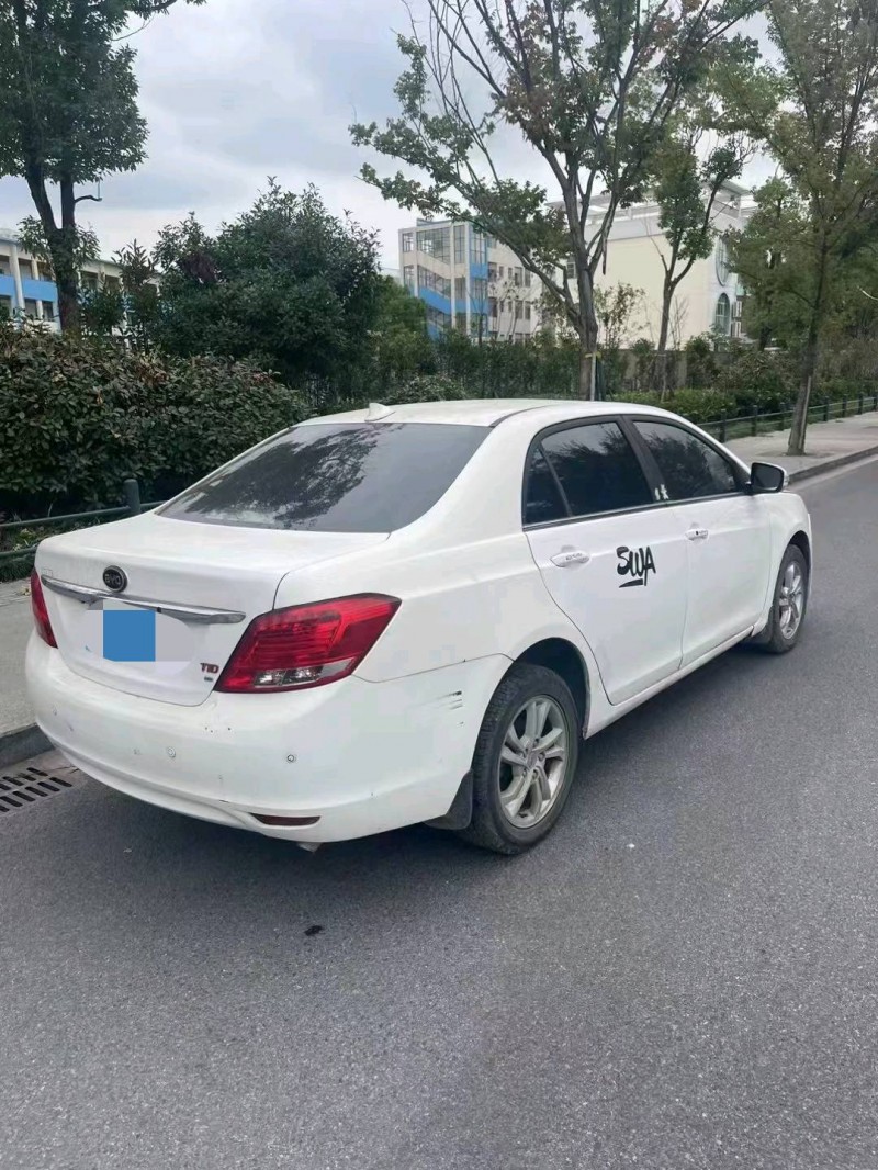 嘉兴14年比亚迪速锐6