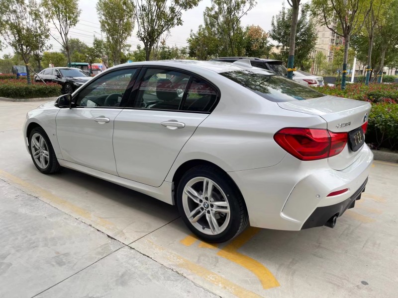 济宁22年宝马1系5