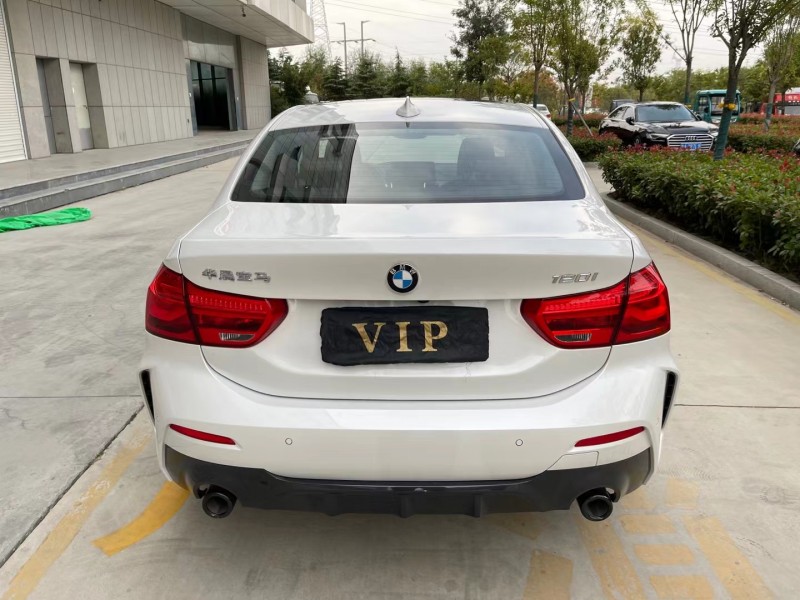 济宁22年宝马1系9