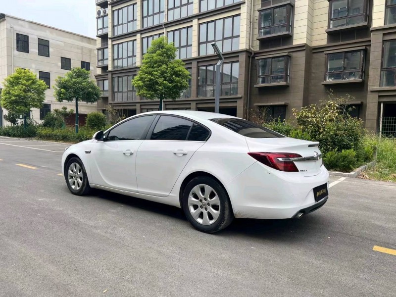 徐州16年别克君威8