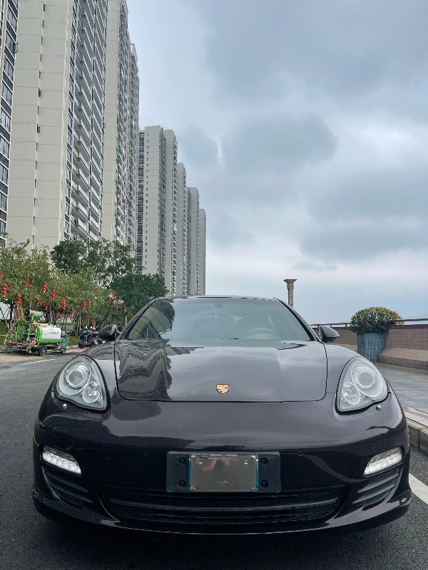 佛山12年保时捷帕拉梅拉2
