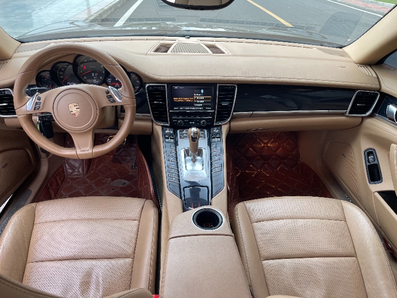 佛山12年保时捷帕拉梅拉3