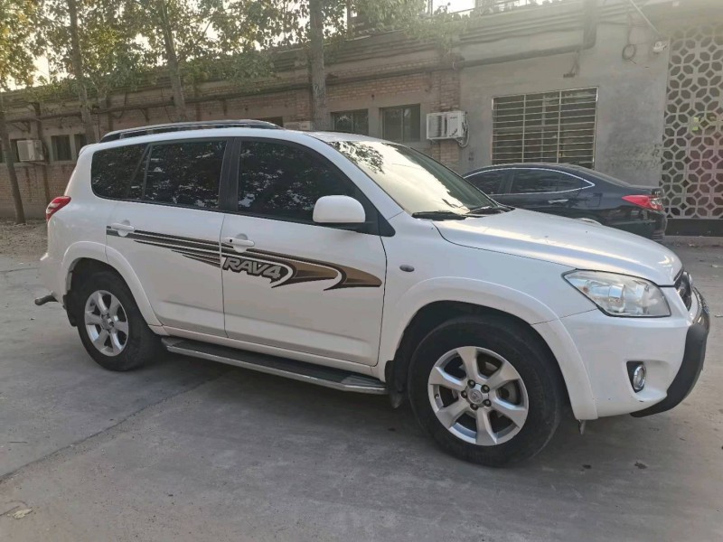 保定11年丰田RAV4荣放2