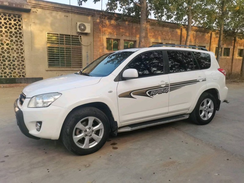 保定11年丰田RAV4荣放3