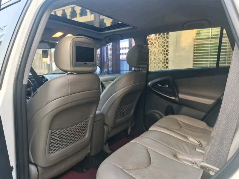 保定11年丰田RAV4荣放4