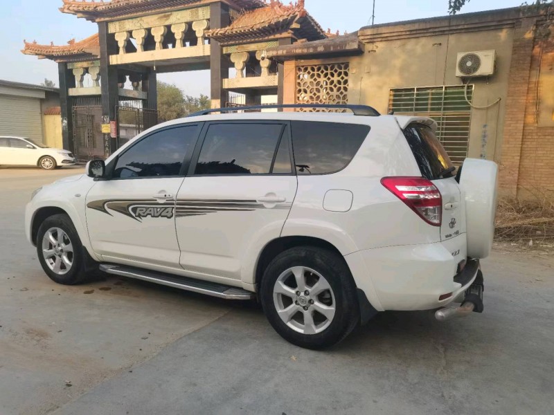 保定11年丰田RAV4荣放8