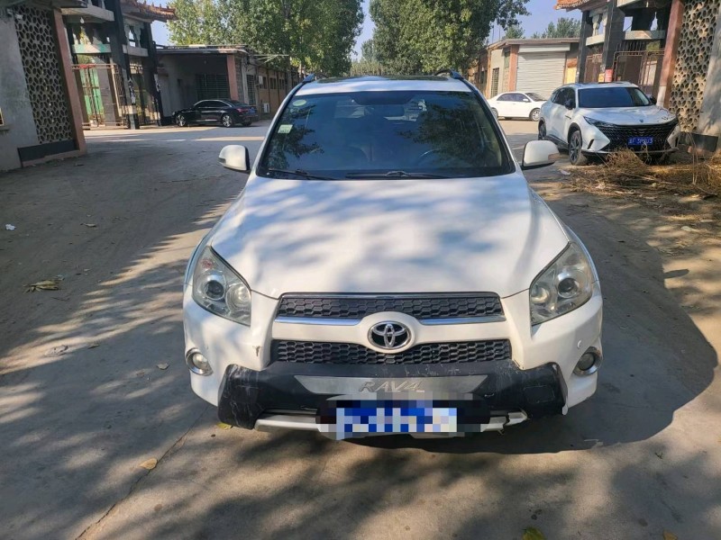 保定13年丰田RAV4荣放1